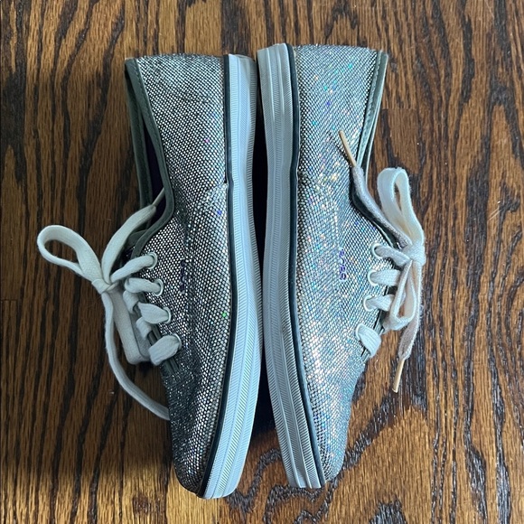 LIKE🆕SKETCHERS LIL BOBS  Sparkling Silver Sneakers size Y3 - Picture 5 of 10